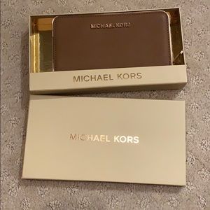 Michael Kors wristlet